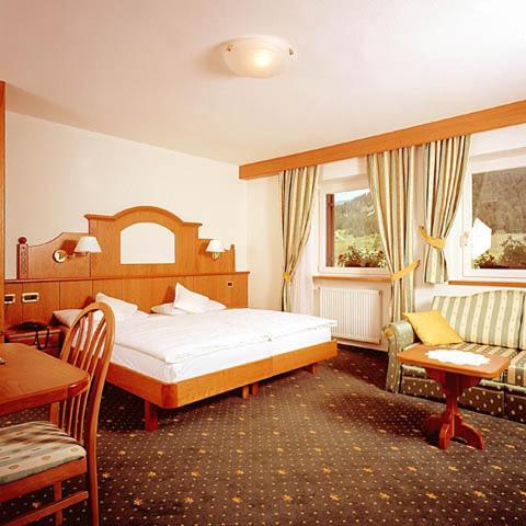 Hotel Scoiattolo Сельва-ди-Валь-Гардена Номер фото