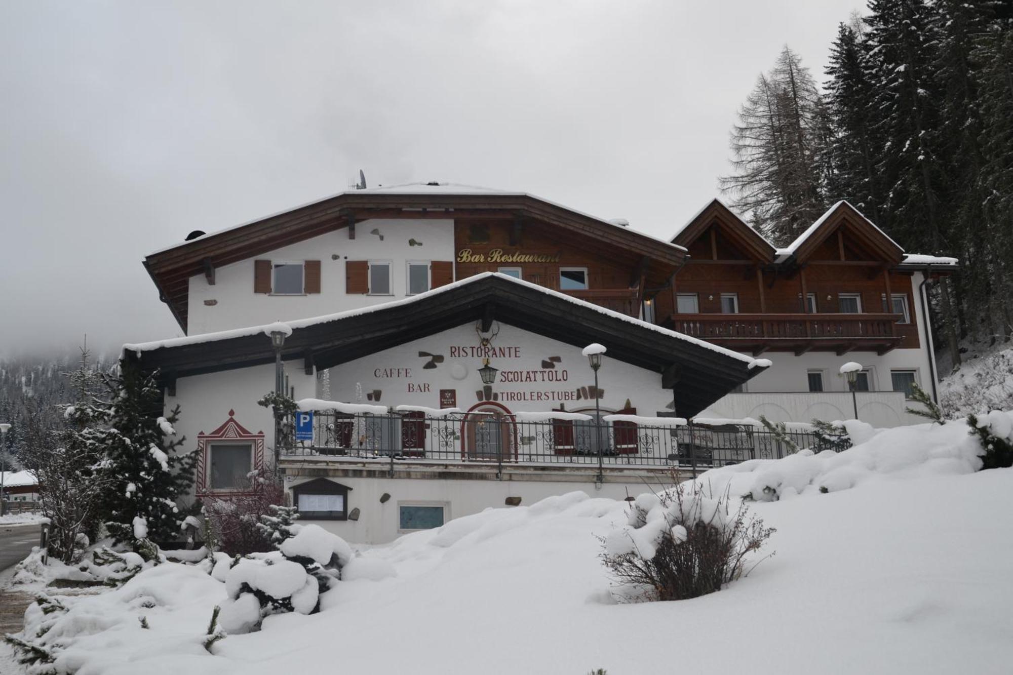 Hotel Scoiattolo Сельва-ди-Валь-Гардена Экстерьер фото