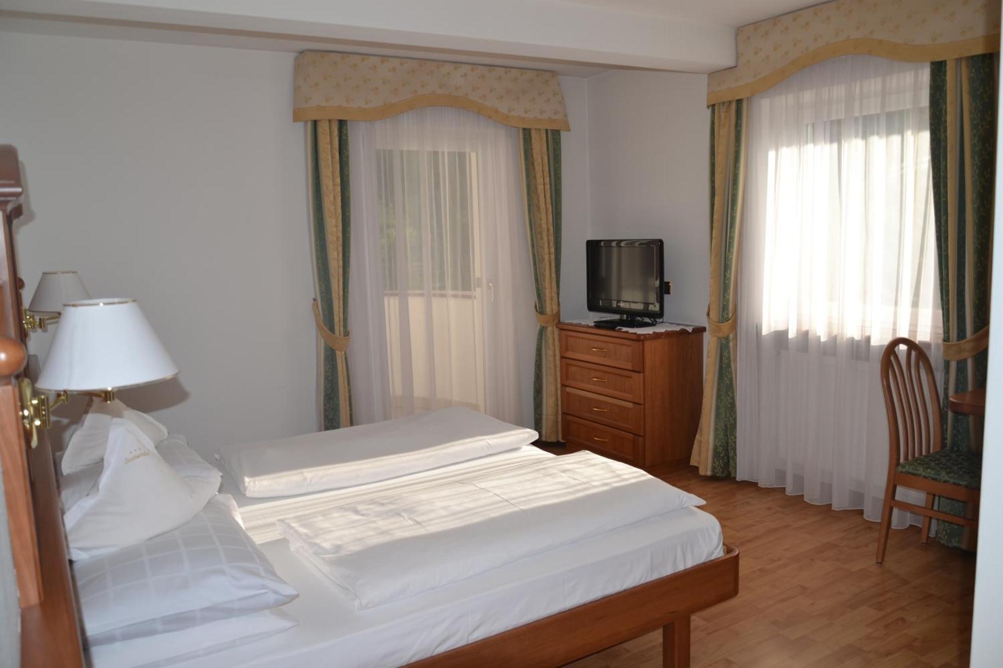 Hotel Scoiattolo Сельва-ди-Валь-Гардена Экстерьер фото