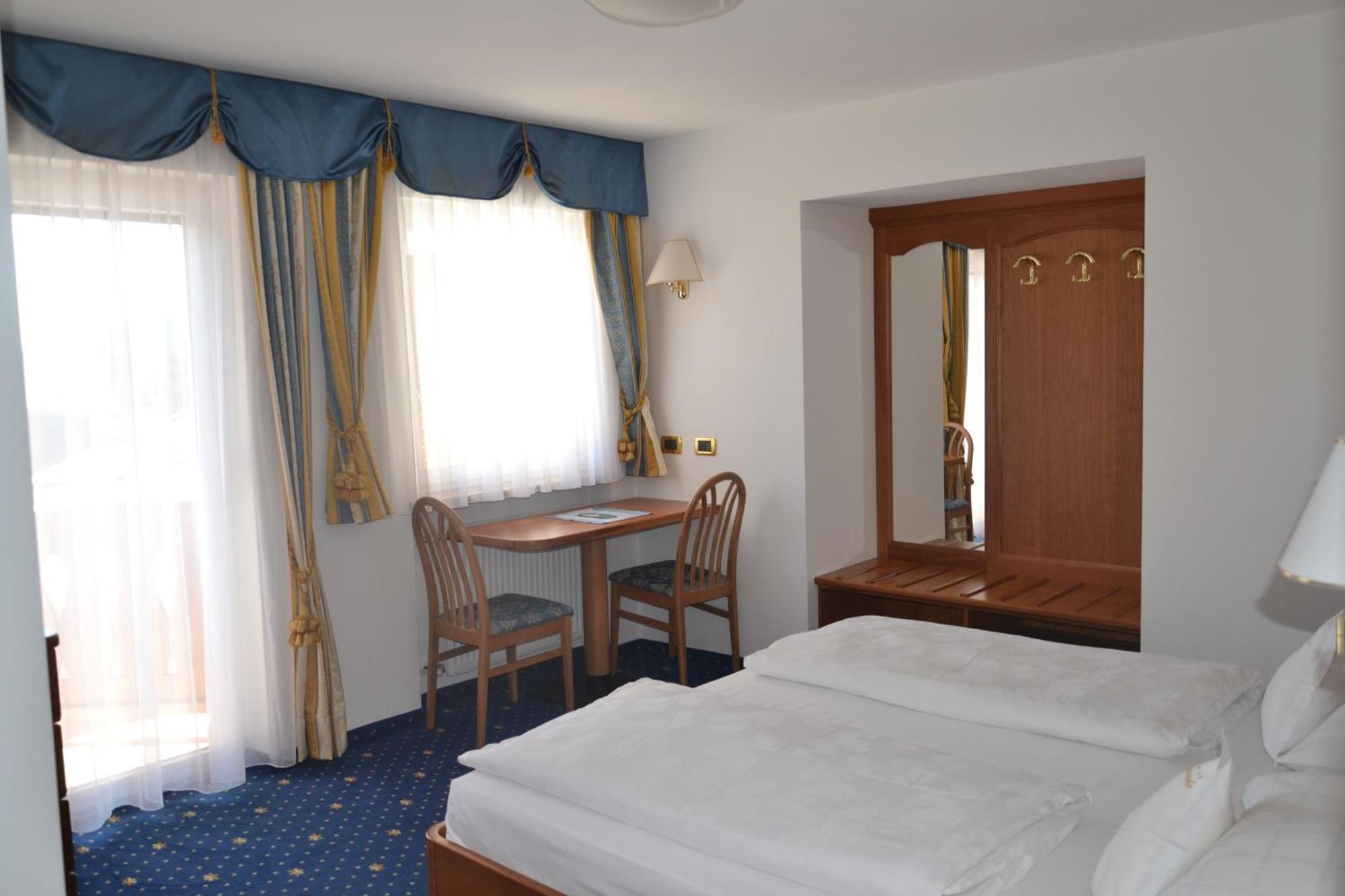 Hotel Scoiattolo Сельва-ди-Валь-Гардена Экстерьер фото