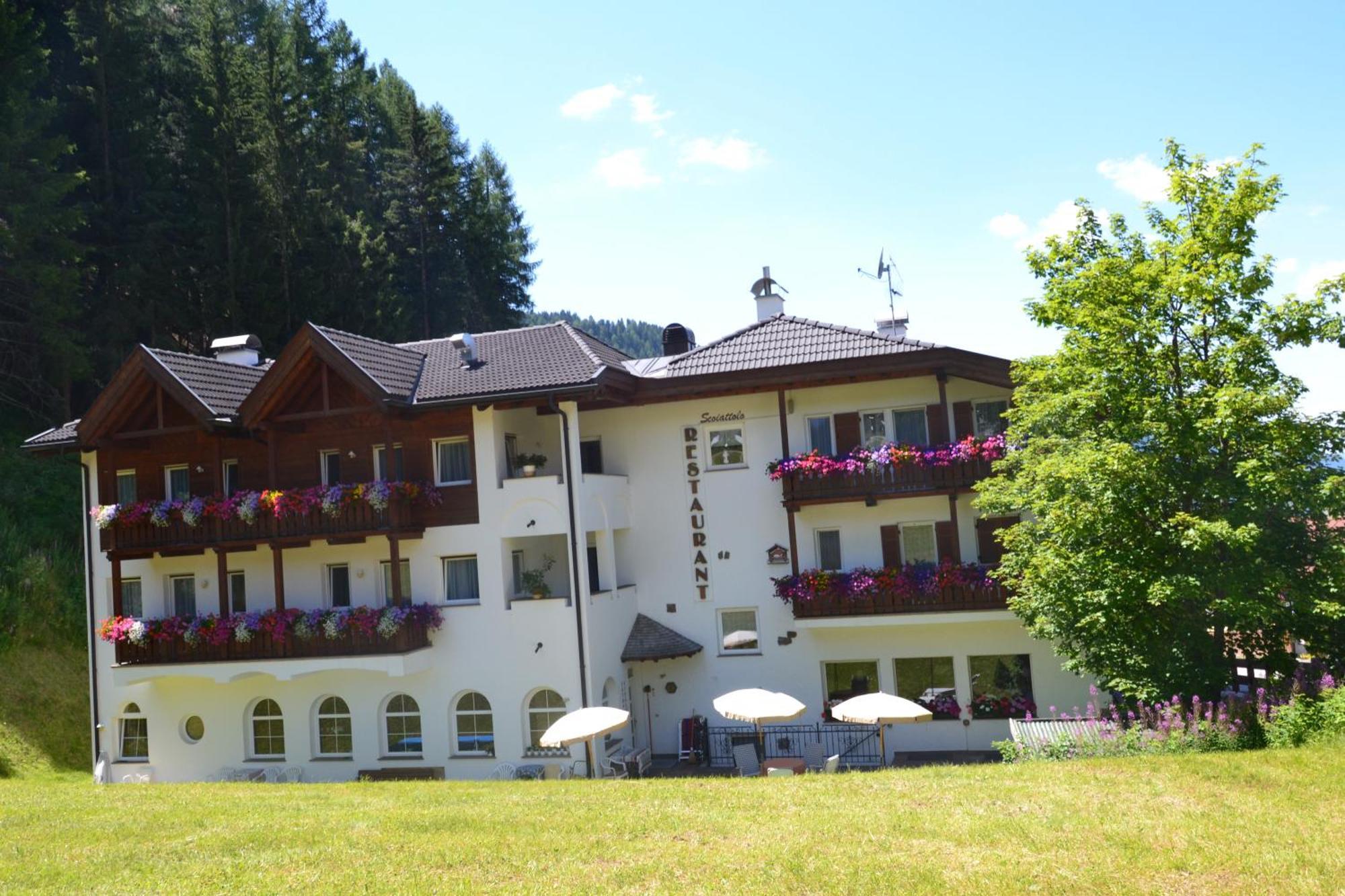 Hotel Scoiattolo Сельва-ди-Валь-Гардена Экстерьер фото
