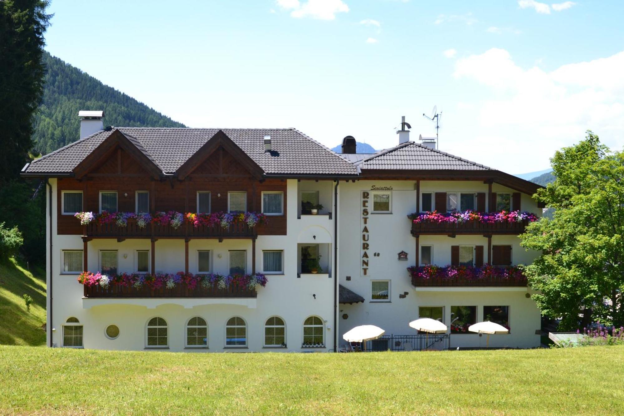 Hotel Scoiattolo Сельва-ди-Валь-Гардена Экстерьер фото