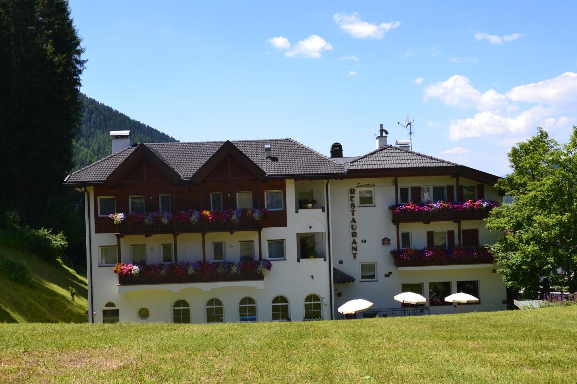Hotel Scoiattolo Сельва-ди-Валь-Гардена Экстерьер фото