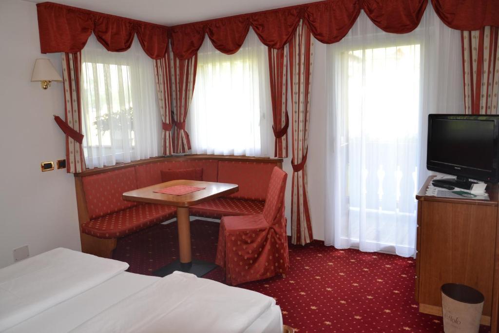 Hotel Scoiattolo Сельва-ди-Валь-Гардена Экстерьер фото