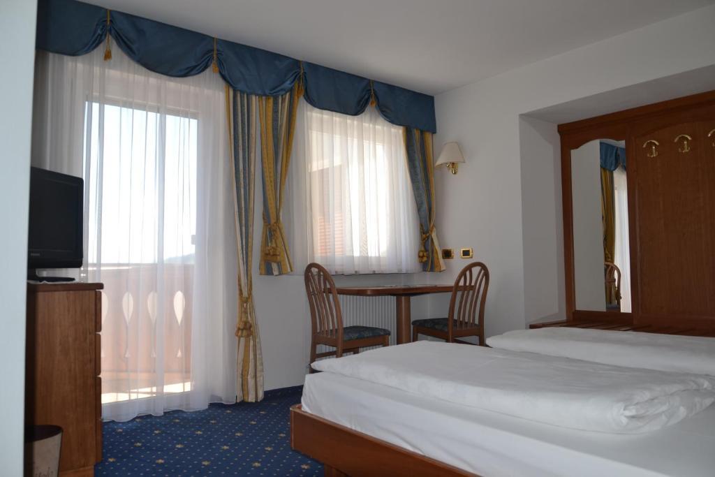 Hotel Scoiattolo Сельва-ди-Валь-Гардена Номер фото