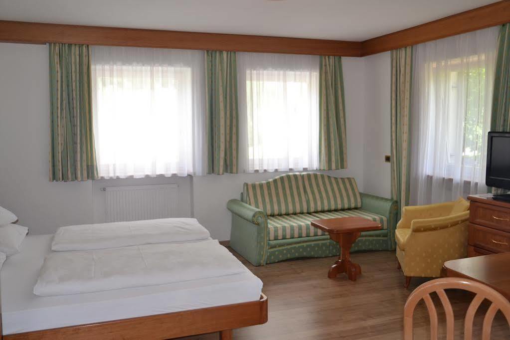 Hotel Scoiattolo Сельва-ди-Валь-Гардена Экстерьер фото